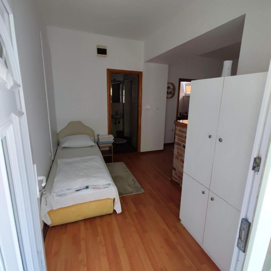 Apartments And Rooms Lena モスタル エクステリア 写真