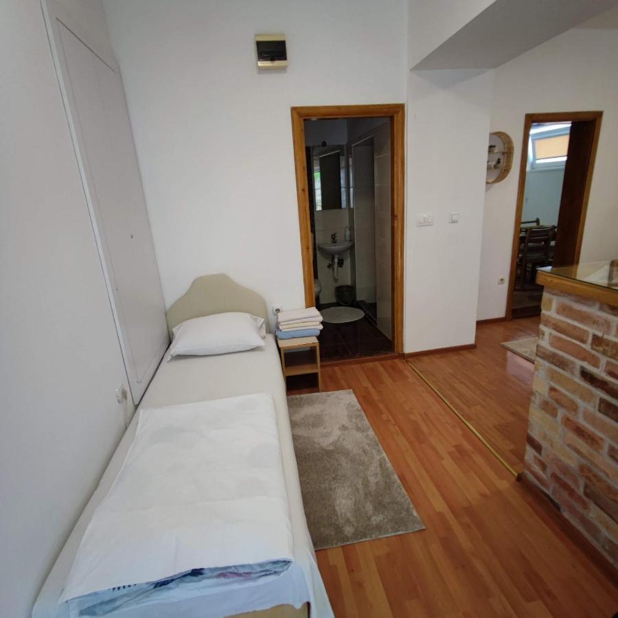 Apartments And Rooms Lena モスタル エクステリア 写真