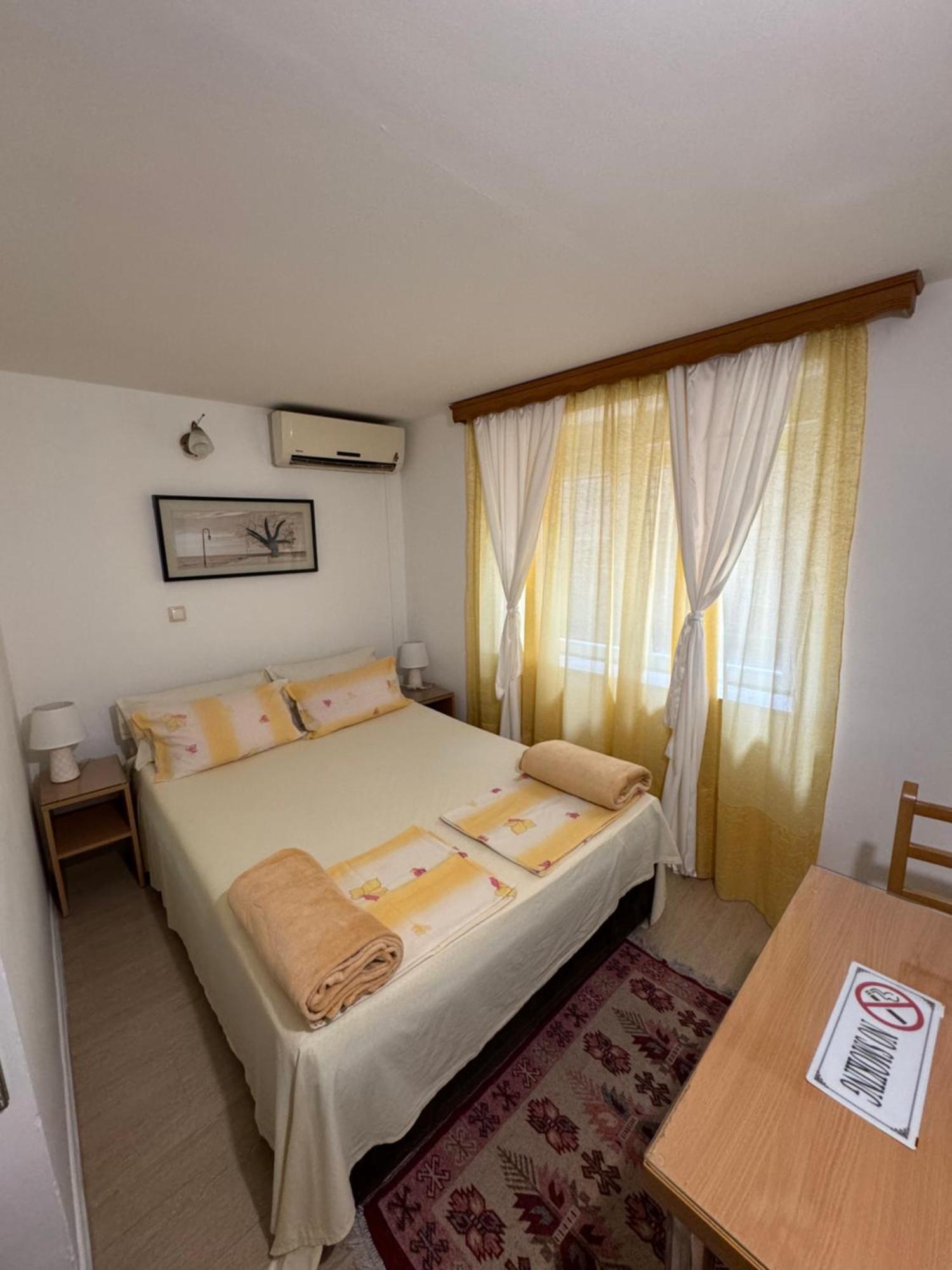 Apartments And Rooms Lena モスタル エクステリア 写真