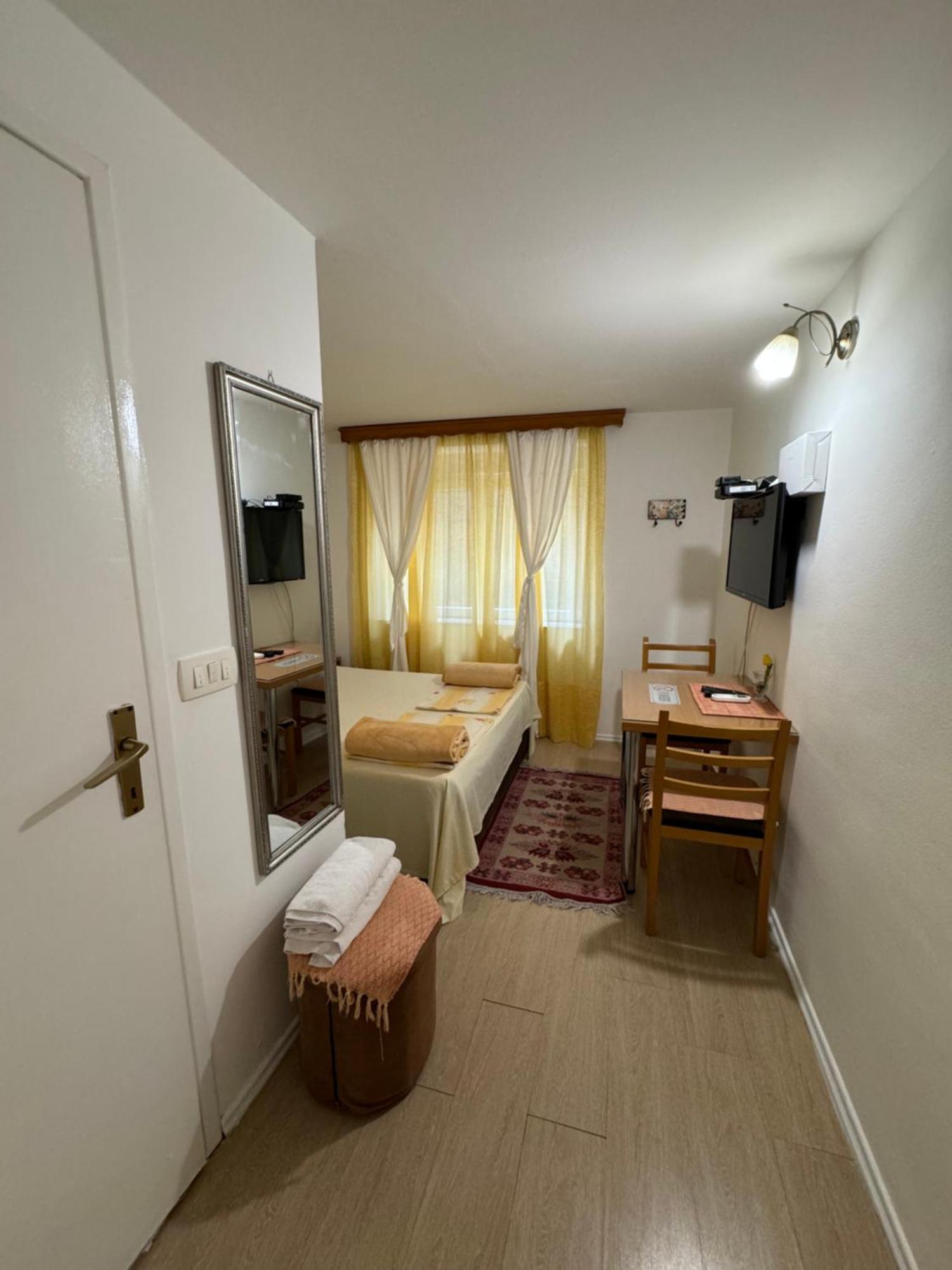 Apartments And Rooms Lena モスタル エクステリア 写真